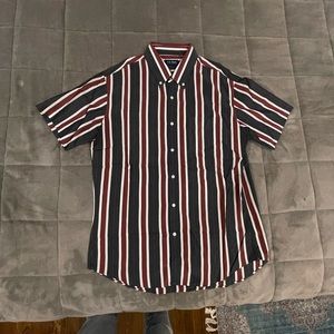 The tie bar button down